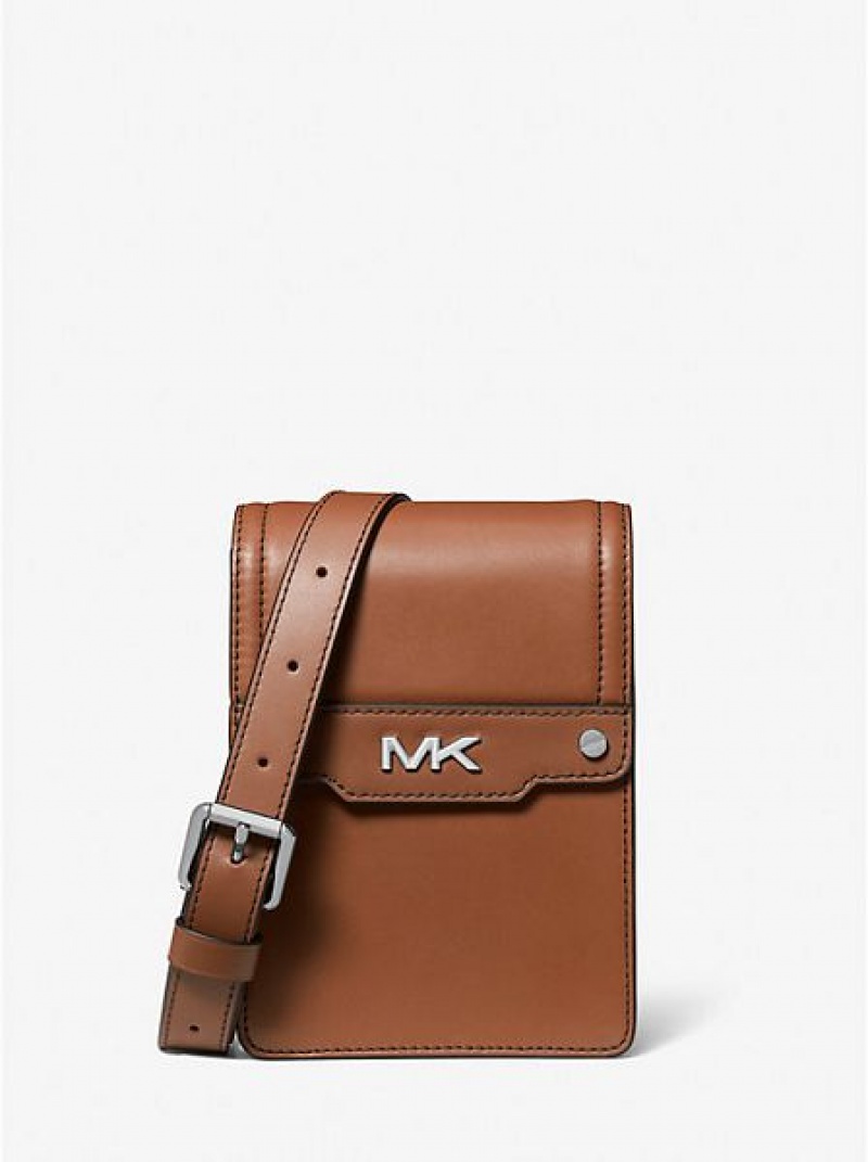 Bolsos Cruzados Michael Kors Varick Cuero Smartphone Hombre Marrones | 81796NYLQ